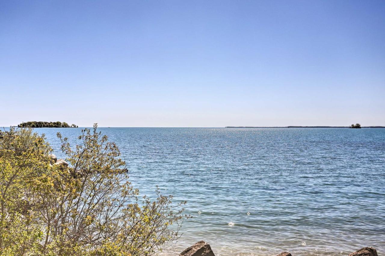 Waterfront Bass Island Retreat With Balcony And Tv Apartment Put-in-Bay Ngoại thất bức ảnh